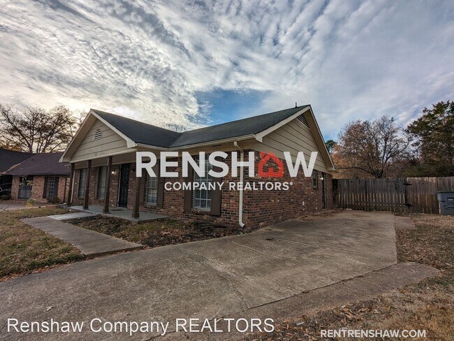 Building Photo - 4 br, 1.5 bath House - 4961 Scenicwood Cove