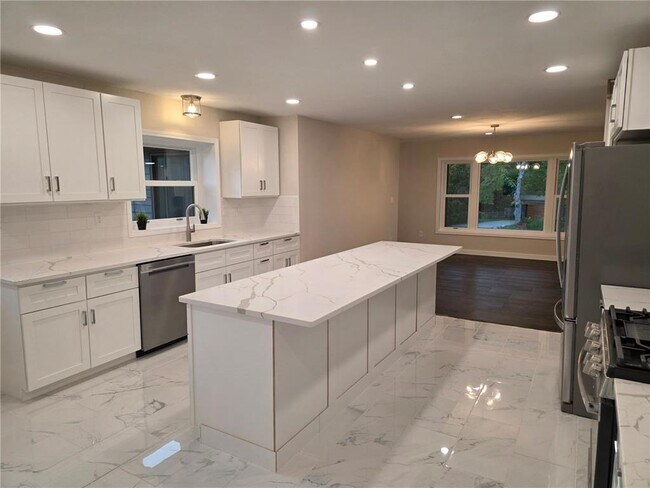 Foto del edificio - 8301 Lawndale Ln N