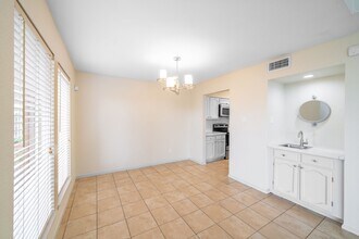 Building Photo - 7847 Green Lawn Dr