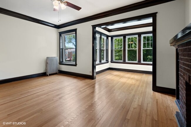 Living Room & Sunroom - 1636 W Balmoral Ave