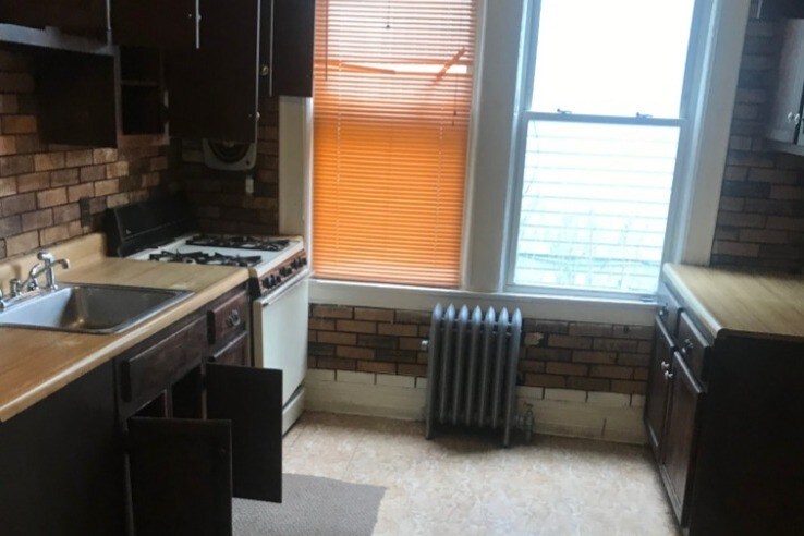 Primary Photo - 33 41st St