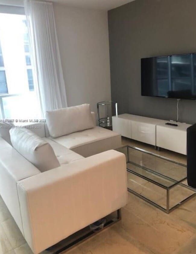 Foto del edificio - 1050 Brickell Ave