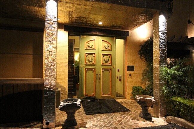 Foto del edificio - 319 S Flores St