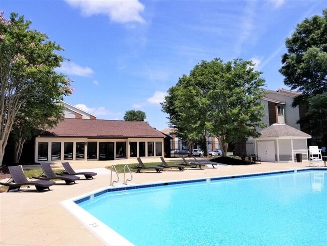 Building Photo - ***Call Fred Today 804-248-3490***College Roommate Wanted – Beautiful 2BR Condo in Gated Community