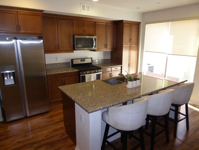 Building Photo - COMING SOON! Beautifully Remodeled 3-Bedro...