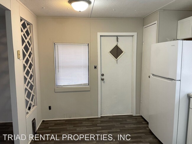 Building Photo - 3 br, 2 bath House - 6076 SUSAN DR