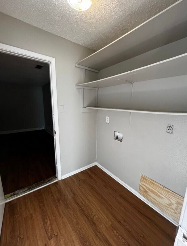 Foto del edificio - 4159 Sunrise Glade Dr