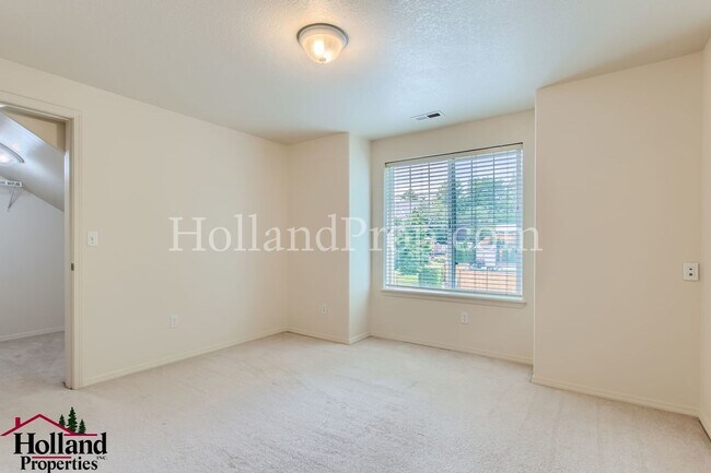 Building Photo - ***$150 off from the first full month's re...