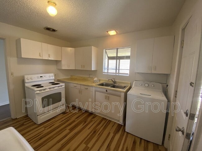 Building Photo - 1815 SW 71st St