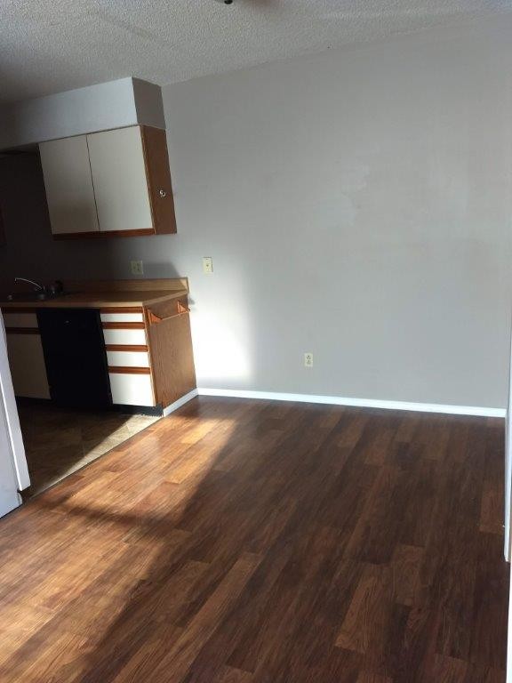 Dining area - 5203 N Pierson St