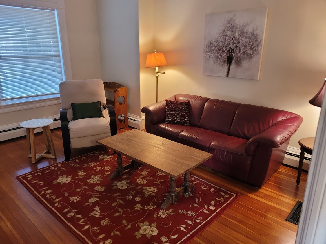 6-chestnut-st-unit-1-turners-falls-ma-01376-apartments-in-turners