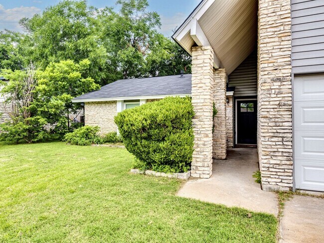 Building Photo - Charming 4BR / 2BA Home Featuring Fireplace, White Cabinets & Big Tree