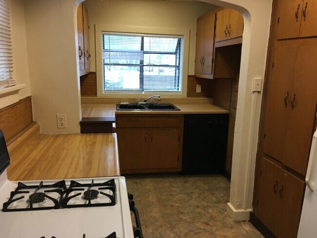 Foto del edificio - 2 BR Near the Fort Wayne Zoo