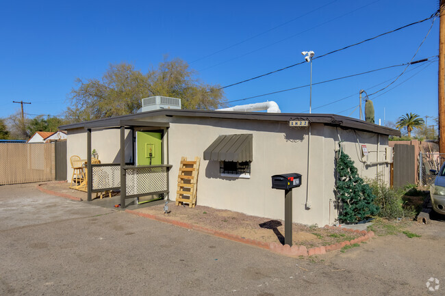 Building Photo - 1830 W Indian School Rd