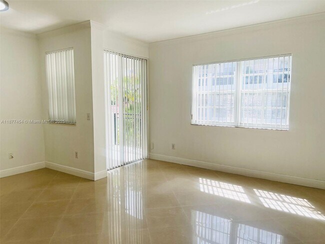 Foto del edificio - 3235 NE 184th St
