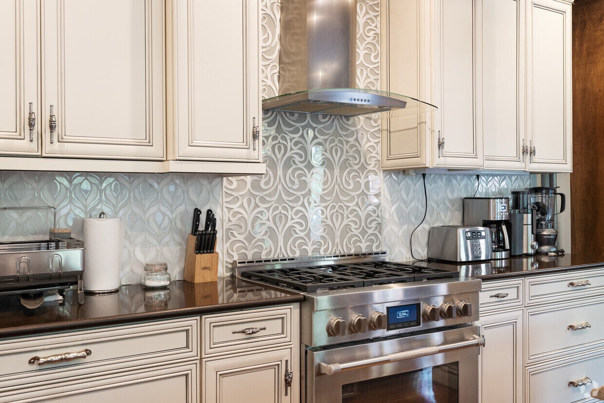 Primary Photo - Furnished Luxury Landmark Townhouse