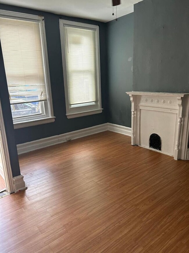 Building Photo - 3128 N Darien St