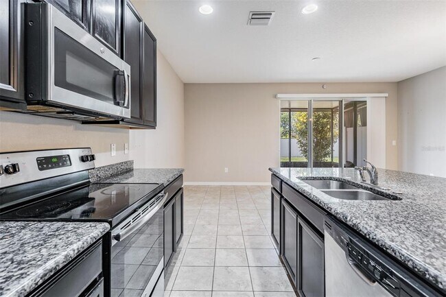 Foto del edificio - 7012 Holly Heath Dr