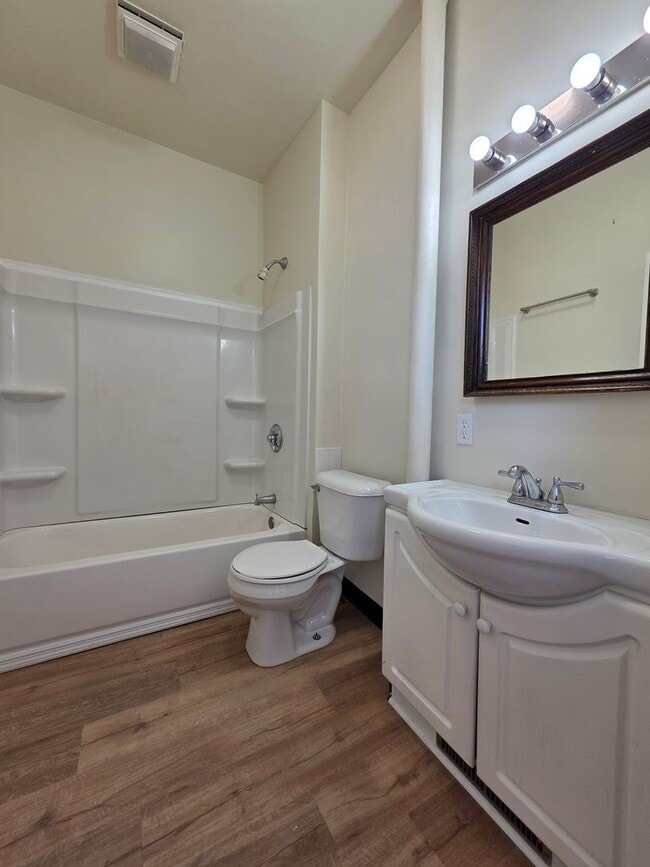 Foto del edificio - 1816 Wollmer St