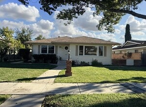 Building Photo - 826 S Clementine St