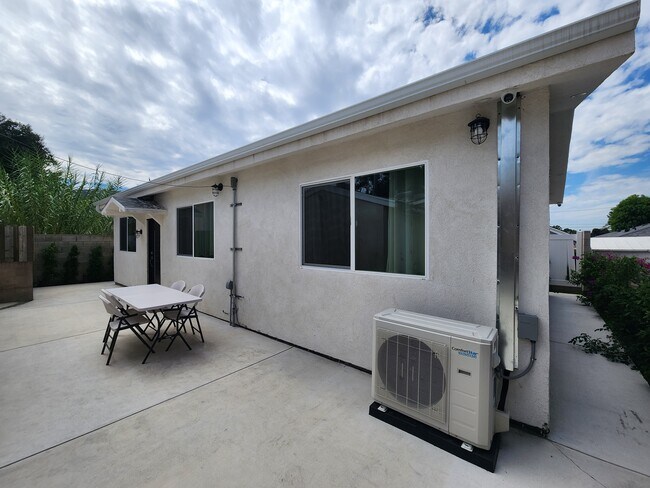 Building Photo - 10343 Jardine Ave