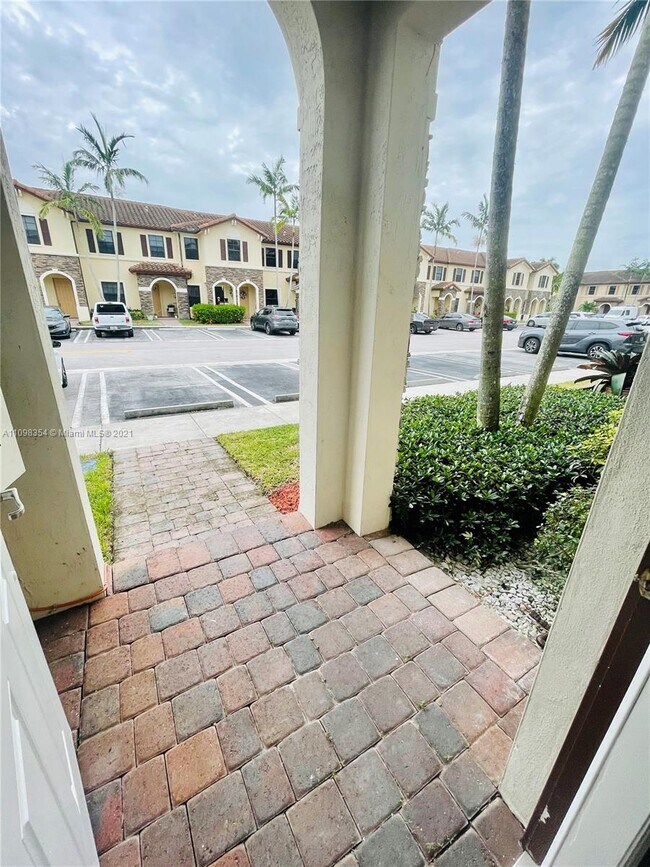 Foto del edificio - 3206 SE 6th St