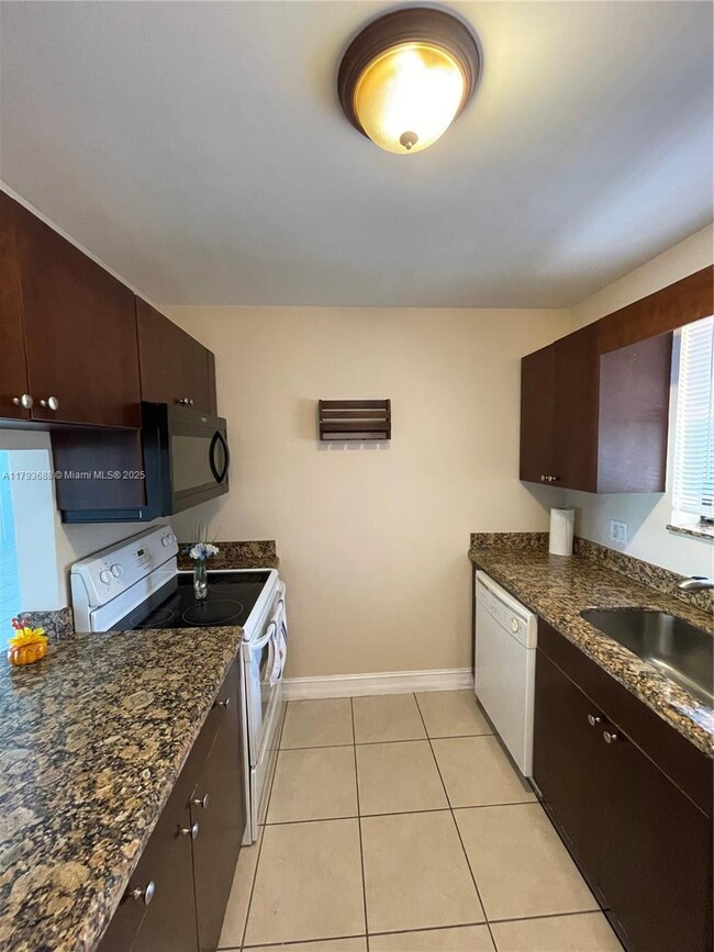 Foto del edificio - 11453 NW 39th Ct