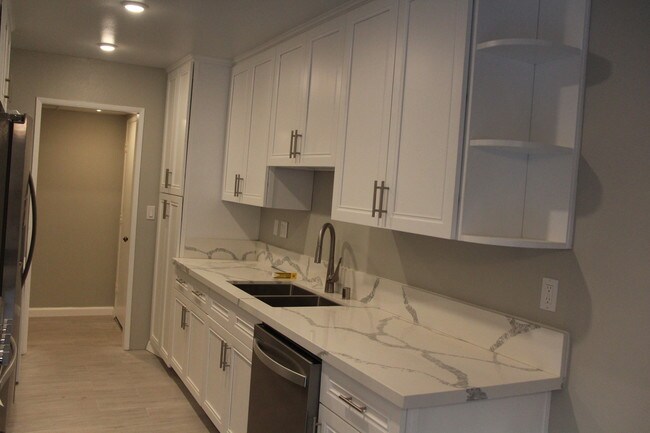 Foto del edificio - 1887 Greenfield Ave