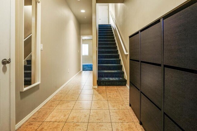 Building Photo - 6027 Blue River Dr SE