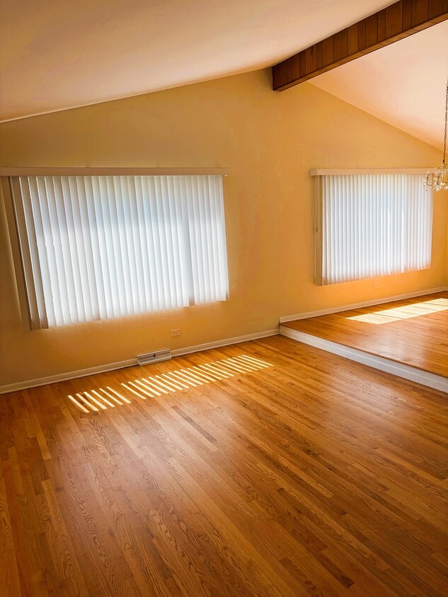 Foto del edificio - 5250 Jarvis Ave