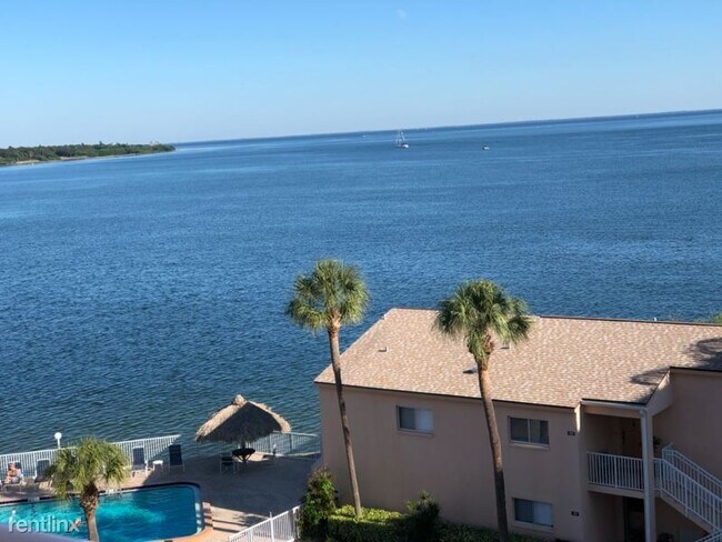 Foto del edificio - 7430 Sunshine Skyway Ln S