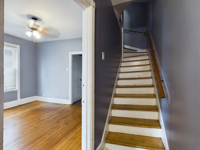Building Photo - 516 E 115th St