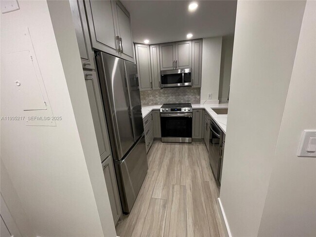 Foto del edificio - 1831 NE 38th St