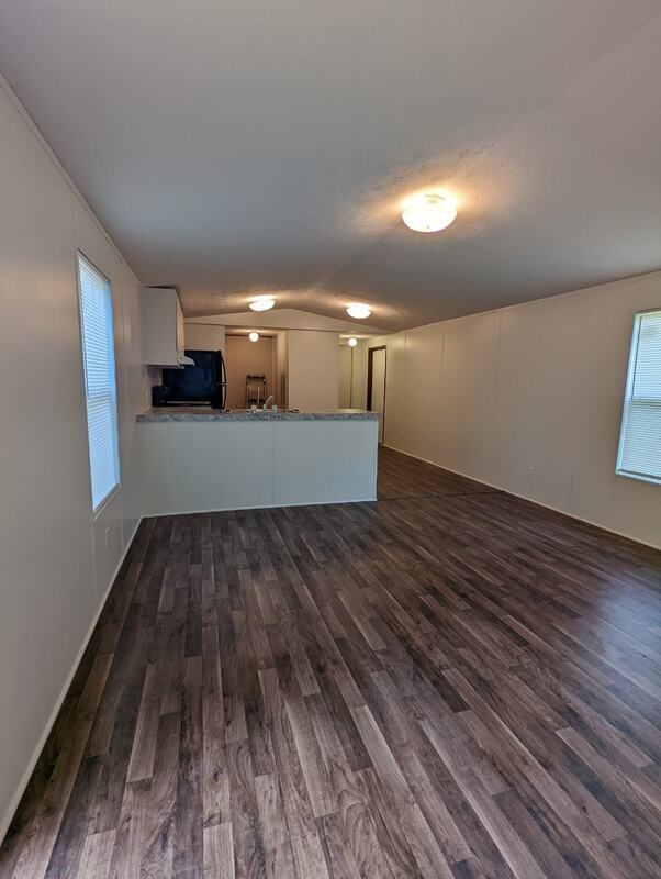 Building Photo - 16954 Oakwood Dr
