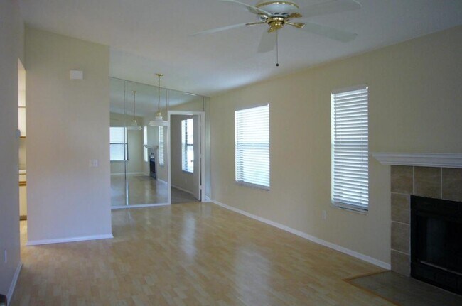 Foto del edificio - 3130 S Semoran Blvd #307