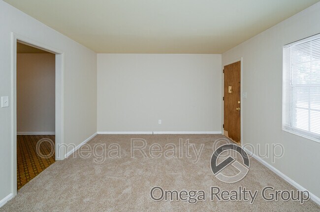 Foto del edificio - 2020 High School Rd