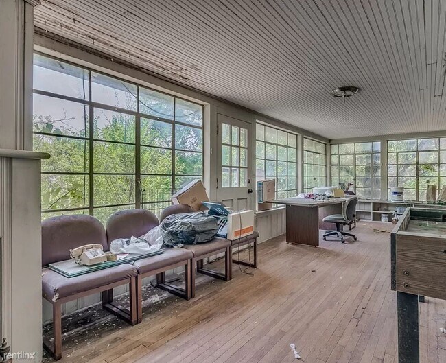 Building Photo - 3 br, 3 bath House - 824 Evanhale Road