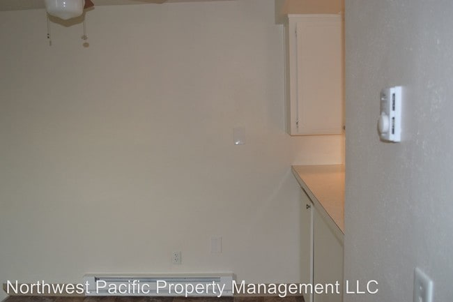 Building Photo - 1033-1035 Lansford Dr SE