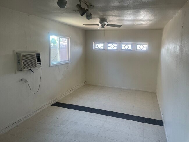 Building Photo - 5238