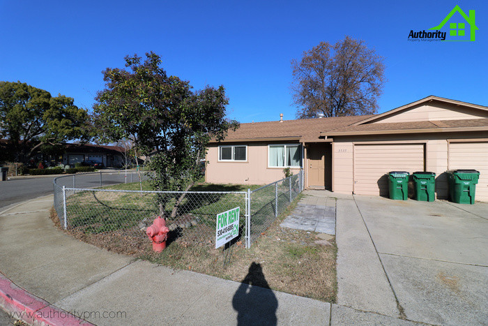 Building Photo - 3535 Gardenia St