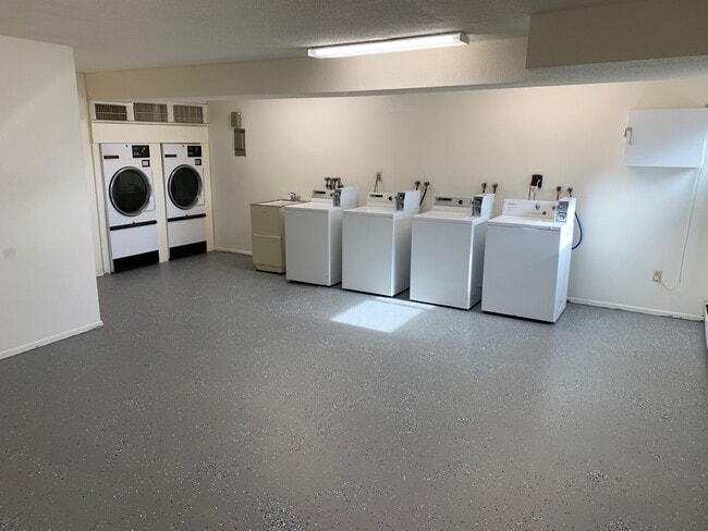 Coin Op Laundry - 875 N 15th St