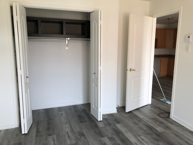 Building Photo - 2200 Rue Saint-Georges