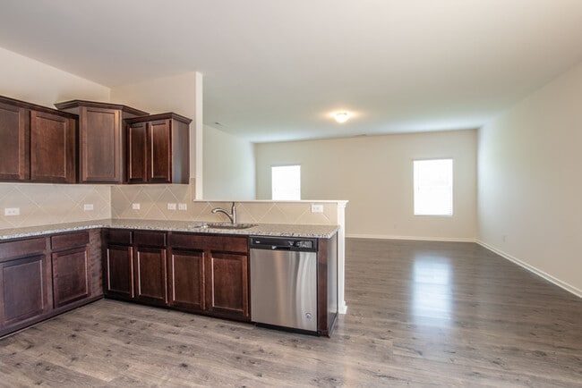 Building Photo - 4BD/3BTH Single Family Home - Fox Creek