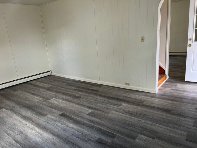 Building Photo - Newly Remodeled Single Family Home - Howar...