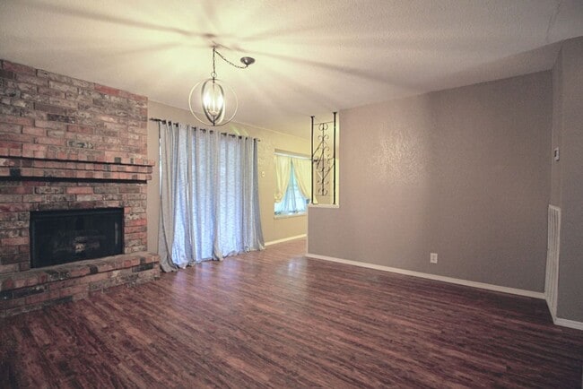 Building Photo - 3 BD 2 BA AVAILABLE NOW!! NEAR LOOKOUT RD