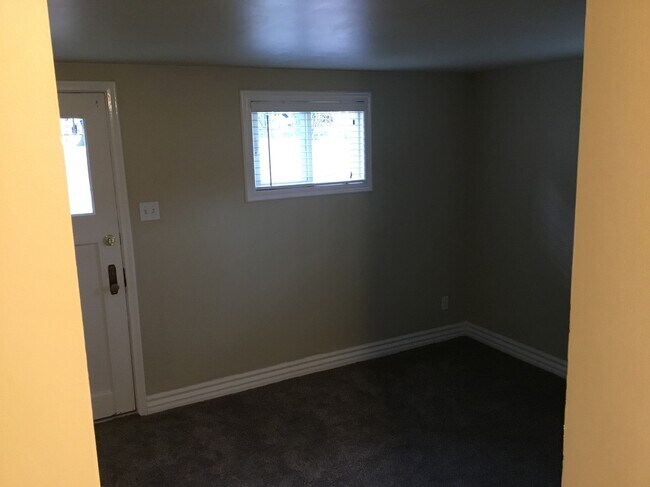 Living - 2064 E 1700 S