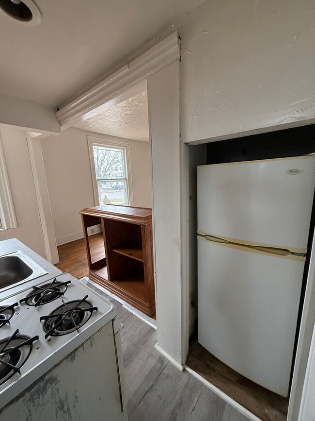 Building Photo - 406 W Washington Ave