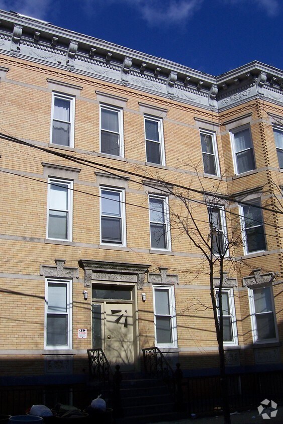 Building Photo - 18-15 Centre St