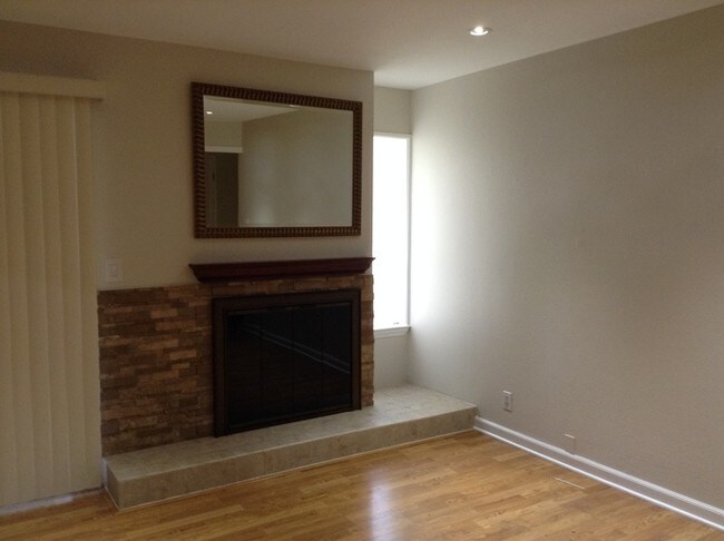 Building Photo - 2220 Almaden Rd