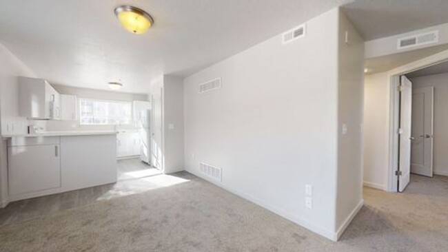 Building Photo - 2 BED 1 BATH CONDO FOR RENT IN OREM!!!